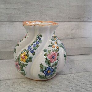 Hand-Painted Daruta Italian Ceramic Floral Vase With Scalloped Rim & Vibrant Flo